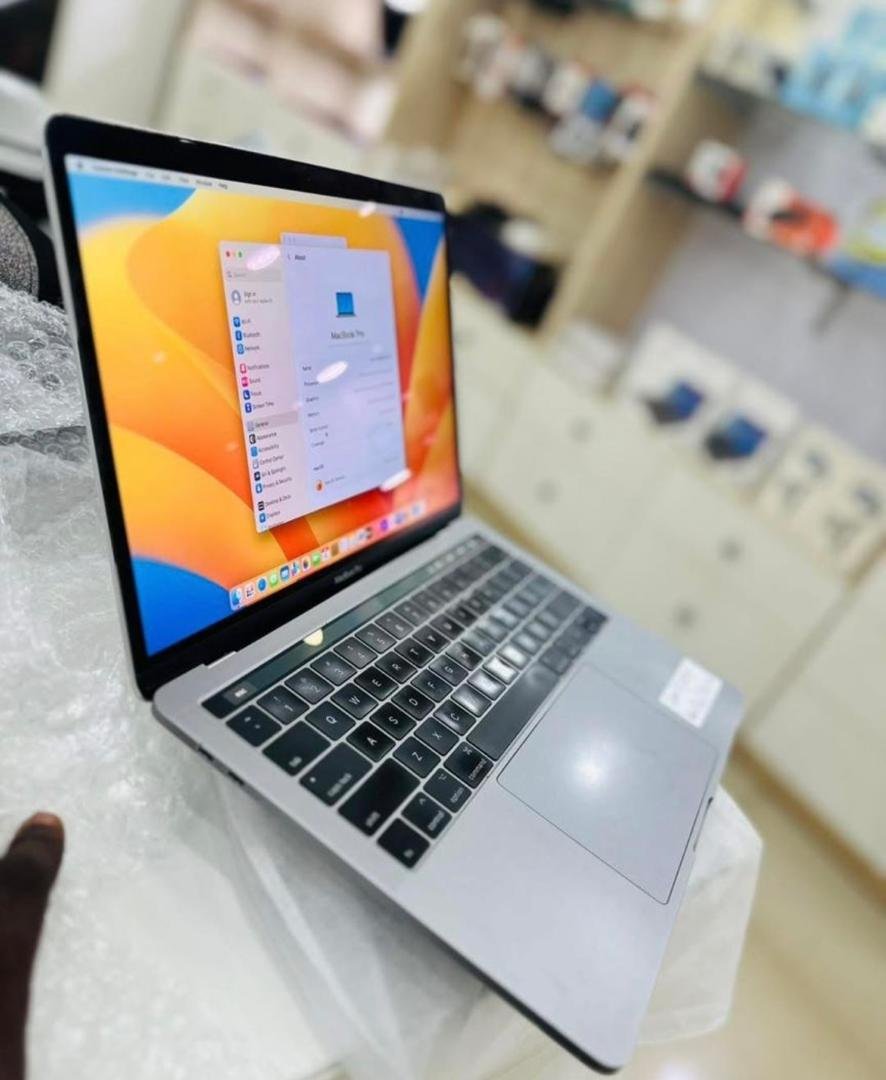 Mac Book Pro - Image 2